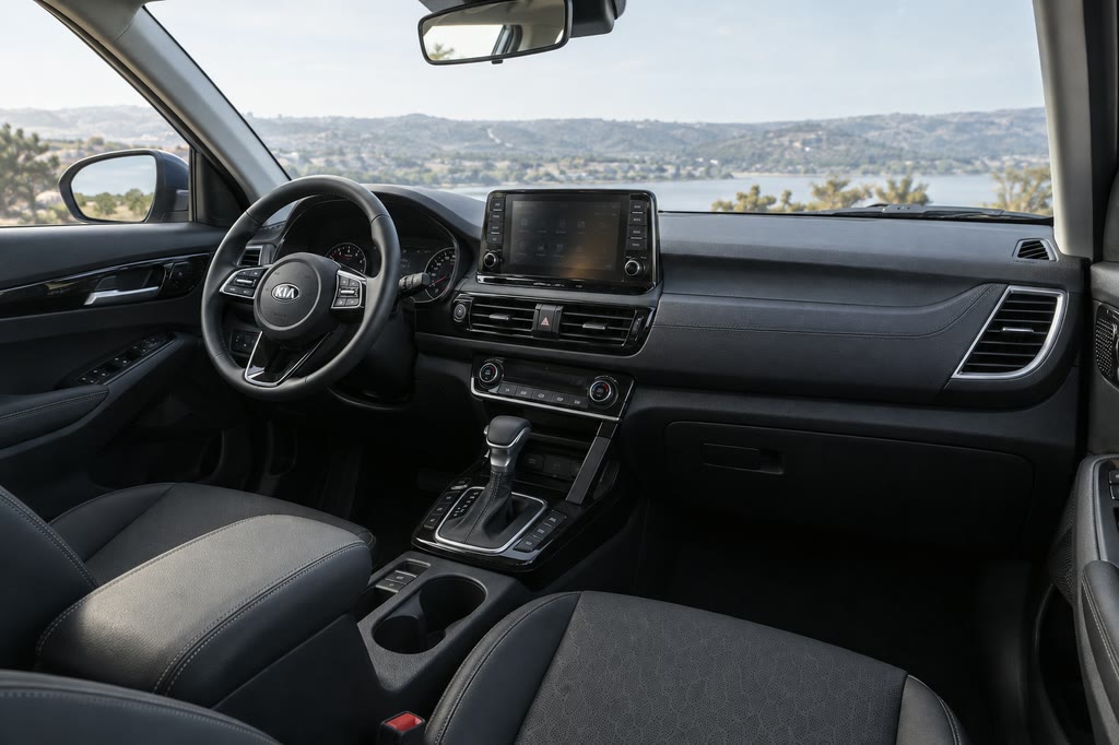Салон Kia Seltos для заказа автомобиля из Китая