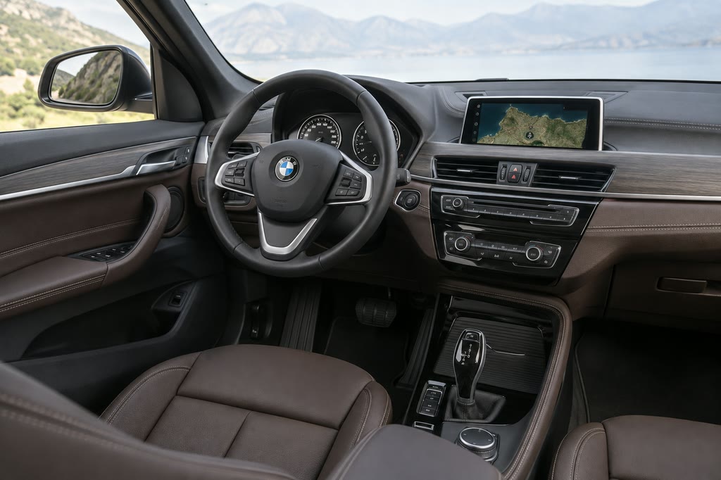 Салон BMW X1 для заказа автомобиля из Китая