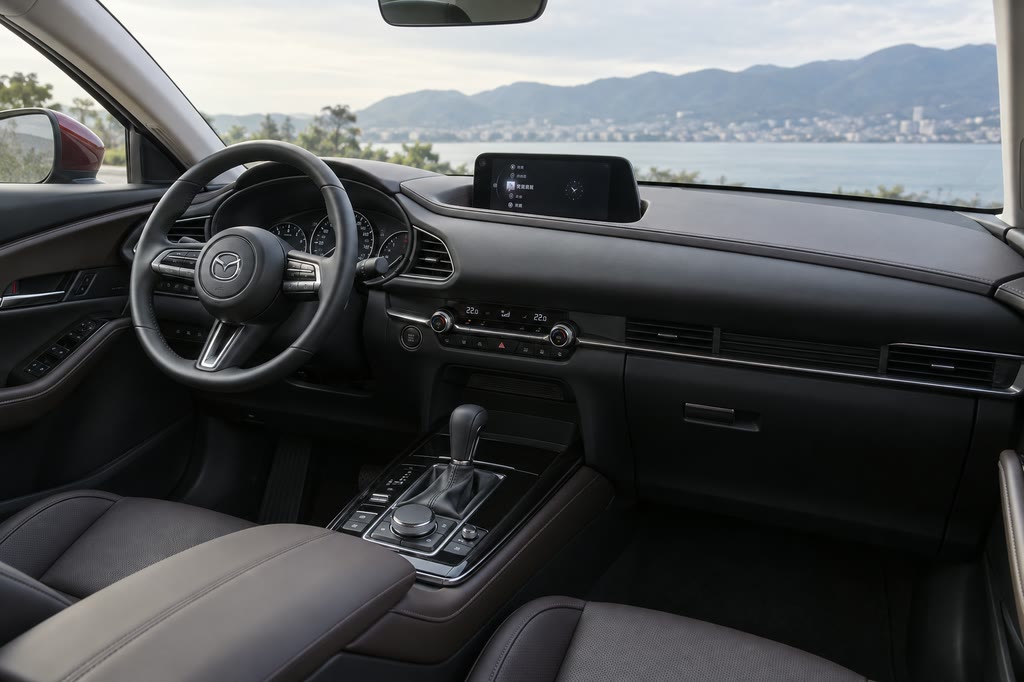 Салон Mazda CX-30 для заказа автомобиля из Китая